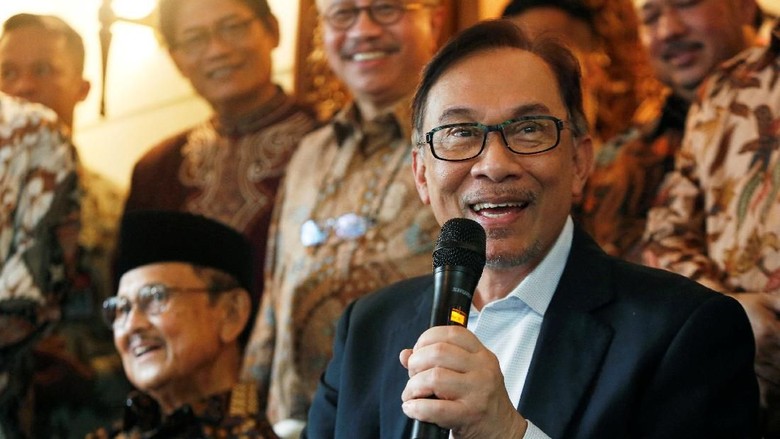 Anwar Ibrahim Ungkap Dukungan ke Mahatir Bukan Hanya karena Politik Anwar Ibrahim Ungkap Dukungan ke Mahatir Bukan Hanya karena Politik