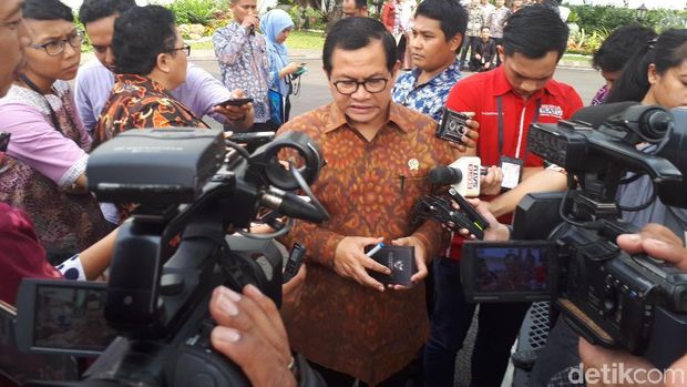 Istana: Jokowi Belum Lihat Foto Amien-Rizieq, Apalagi Menghilangkan