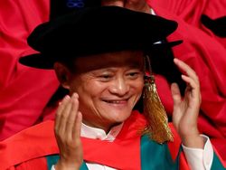 Mengintip Jack Ma Dua Kali Diwisuda dalam Sebulan