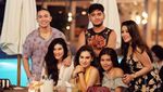 Yuk, Lihat Manisnya Irish Bella Saat Makan Kebab dan Menyesap Secangkir Kopi