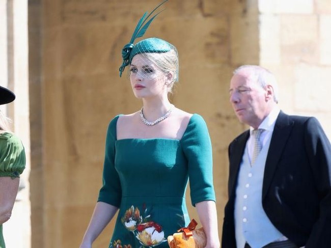 Ia pun tampil sesuai dress-code dengan memakai topi yang senada dengan dress hijaunya.  Foto: dok. Getty Images