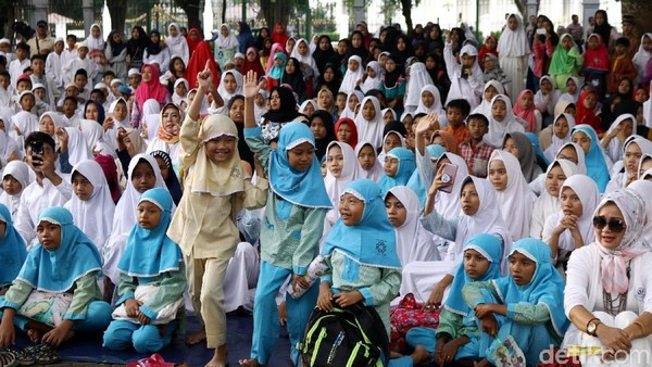 Ribuan Anak Yatim Buka Puasa Bersama di Monas