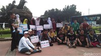 Kita nggak bisa generalisir kalau orang pakai cadar itu negatif, nggak. Karena ini yang bisa mereka yakini, ini bagian dari syariat, kata Koordinator aksi Ahmad Zaki Ada Apa dengan Cadar. (Nur Azizah Rizqi/detikcom)