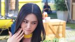 10 Pose Aktris Cantik Thailand, Davika, Saat Tiup Kue Ulang Tahun dan Makan Pizza