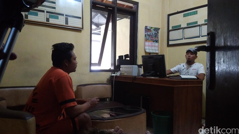 Polisi Tangkap Pria yang Bunuh Paman Gara-gara Ayam Polisi Tangkap Pria yang Bunuh Paman Gara-gara Ayam