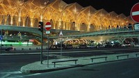 Stasiun Gare do Oriente merupakan salah satu stasiun transit terbesar di dunia dan merupakan pusat transportasi Lisbon di Portugal. Stasiun ini tampak unik dengan desain pencahayaan yang. dirancang oleh arsitek terkenal Santiago Calatrava. Istimewa/Popularmechanics.