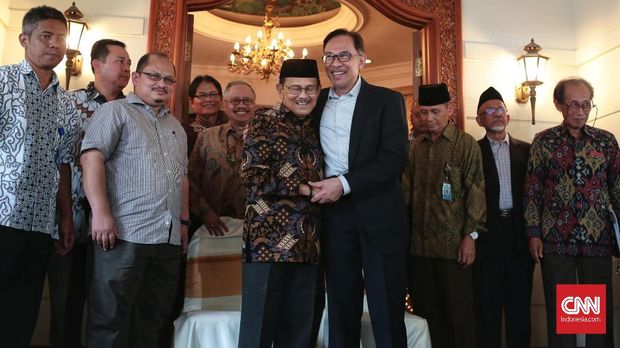 BJ Habibie, Pelarian Anwar Ibrahim Kala Keluar Masuk Bui