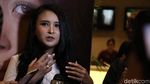Senyum Manis Ayushita yang Bikin Jatuh Hati