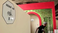 Masjid yang berada di kolong tol ini dibangun pada Agustus 2017 lalu.