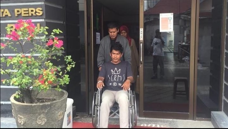 Ditabrak Teroris, Jurnalis tvOne Sudah Keluar dari RS Polda Riau Ditabrak Teroris, Jurnalis tvOne Sudah Keluar dari RS Polda Riau