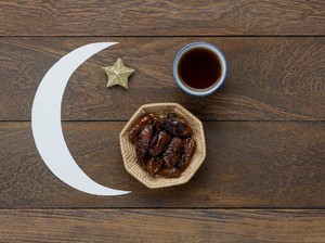 Infused Water Kurma Vs Kurma Kering, Mana yang Lebih Sehat?