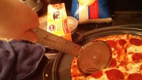 Sengaja beli pemotong pizza sih bisa jadi pemborosan. Soalnya tidak setiap hari kita makan pizza kan? brightside.me/Istimewa.