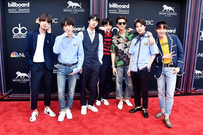 Boyband fenomenal BTS kembali hadir di Billboard Music Awards. Penampilan mereka tentu bikin heboh para Army (sebutan fans BTS). Foto: Getty Images