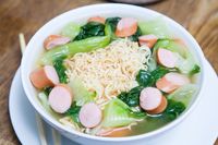Makan Sahur dengan Mie Instan? Tambahkan 4 Bahan Ini Agar Lebih Sehat!