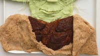 Kalau karakter Yoda dari Star Wars ini dibuat dari roti gandum, kentang tumbuk, mie beras, turnip, zucchini dan terong. Mirip seperti tampilan asli, ya? Foto: Instagram @harleysfood_art