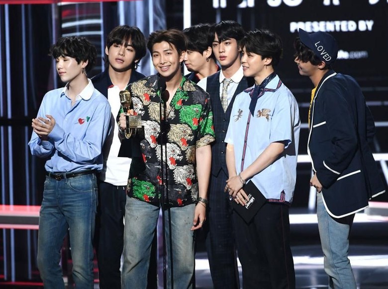 BTS Foto Bareng Taylor Swift hingga John Legend di BBMA 2018 BTS Foto Bareng Taylor Swift hingga John Legend di BBMA 2018