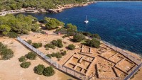 Sant Josep juga memiliki destinasi budaya berupa warisan dunia yaitu Kota Dua Dalt Vila dan makam tua Puig des Molins yang jadi warisan UNESCO di tahun 1999. (Santjosep.net Ibiza/ Facebook)