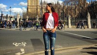Selain liburan di dalam negeri, Amine juga pernah beberapa kali ke luar negeri. Salah satunya saat Amine liburan ke London (@gulseamine/Instagram)