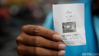 Untuk satu kendaraan motor parkir dipinggir jalan diterapkan tarif Rp 2 000.