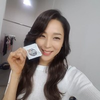 Rahasia awet mudanya pun tidak ada yang spesial atau mengejutkan. Han mengaku hanya memperhatikan kesehatannya saja.  Foto: dok. Instagram @hangoeun310