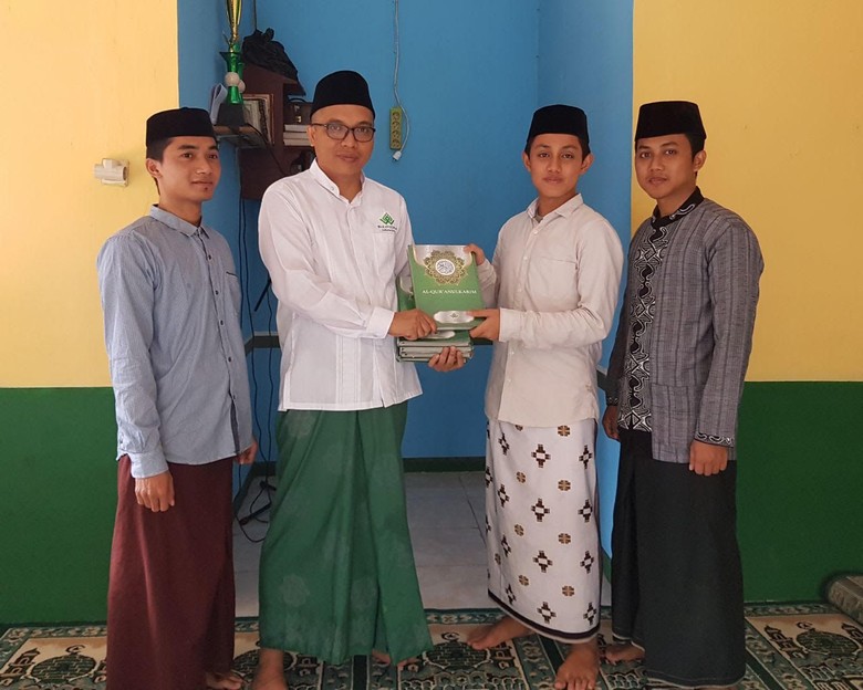 Ramadan, Fraksi PPP Wakafkan 80 Ribu Alquran ke Masjid Ramadan, Fraksi PPP Wakafkan 80 Ribu Alquran ke Masjid