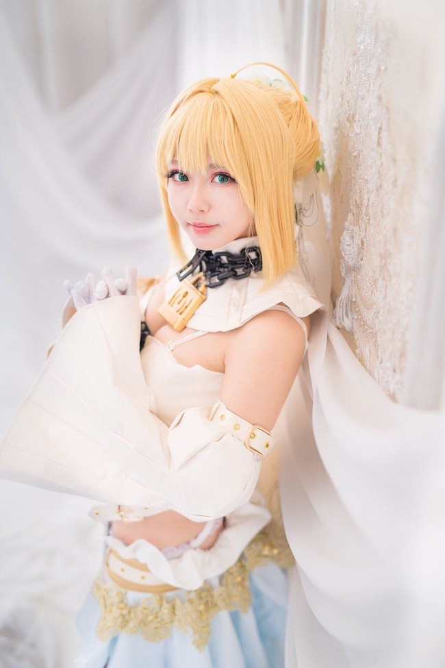 Mengenakan wig dan teknik makeup yang mumpuni, penampilan cosplay Meiji pun membuat banyak netizen terpesona. Foto: Twitter