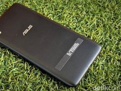 Unboxing Zenfone Live, Ponsel Layar Kekinian Harga Sejutaan