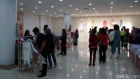 Traveler akan mendapatkan diskon tambahan apabila memperlihatkan paspor. Cocok buat berburu oleh-oleh untuk dibawa pulang ke Indonesia! (Wahyu/detikTravel)