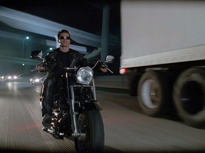 Otolovers pasti ingat dong dengan film Terminator yang diperankan oleh Arnold Schwarzenegger? Motor yang digunakan di film tersebut dilelang