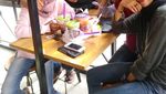 Intip Gaya Makan Ustaz Evie Effendi si Ustaz Gapleh, Gaul Tapi Sholeh