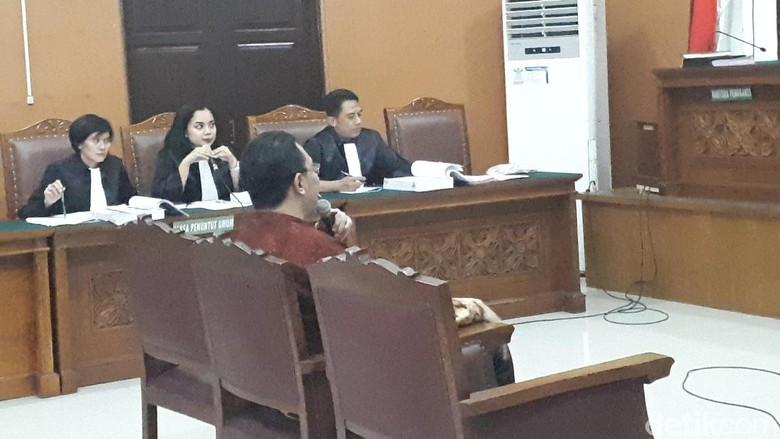 Pengacara Ahmad Dhani Tanya Kewarasan Jack Lapian Pengacara Ahmad Dhani Tanya Kewarasan Jack Lapian