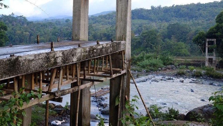 Diguyur Hujan, Pengerjaan Jembatan Maros Terhambat Diguyur Hujan, Pengerjaan Jembatan Maros Terhambat