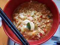 Makan Sahur dengan Mie Instan? Tambahkan 4 Bahan Ini Agar Lebih Sehat!