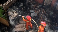 Insiden tersebut menghanguskan sedikitnya 42 rumah.