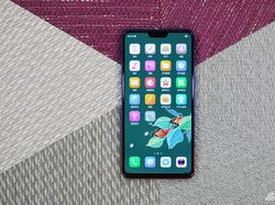 Tampilan Menawan Oppo R15 Nebula