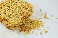 Makan Sahur dengan Mie Instan? Tambahkan 4 Bahan Ini Agar Lebih Sehat!