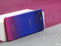 Tampilan Menawan Oppo R15 Nebula