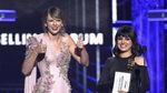 Cincin Ular Taylor Swift di Billboard Music Awards 2018