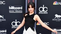 Camila Cabello saat menghadiri Billboard Musik Awards 2018. Foto: Twitter
