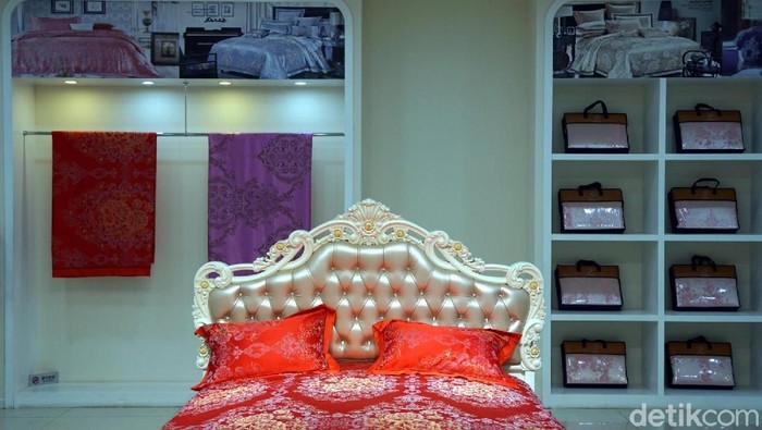 Belanja Kain Sutra di Jalur Sutra Ningxia
