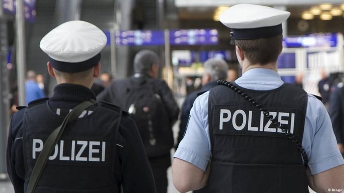 Razia Anak Bolos Sekolah di Bandara Jerman