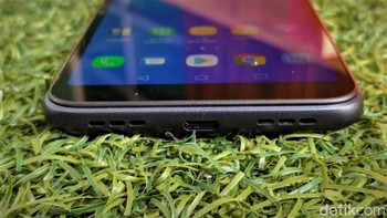 Baterainya berkapasitas 3.000 mAh. Foto: Adi Fida Rahman/detikINET