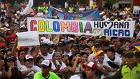 Pendukung calon presiden sayap kiri Kolombia Gustavo Petro menghadiri kampanye akhir di Barranquilla (Foto: Dok. REUTERS/Jaime Saldarriaga)
