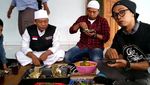 Intip Gaya Makan Ustaz Evie Effendi si Ustaz Gapleh, Gaul Tapi Sholeh