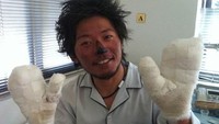 Seorang pendaki asal Jepang, meninggal hari ini dalam upayanya untuk menaklukkan puncak Gunung Everest. Ini merupakan upayanya yang ke-8 kali. Dalam pendakian sebelumnya pendaki bernama Nobukazu Kuriki (36) itu pun harus rela kehilangan jarinya.  (Foto: Dok. Kurikiyama via The Telegraph)