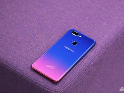 Tampilan Menawan Oppo R15 Nebula