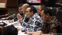 Ketua Komisi VI DPR RI Teguh Juwarno menyatakan bahwa dirinya mendukung kehadiran Budi Waseso (Buwas) menjadi Kepala Bulog sehingga dapat memberikan angin segar dalam lingkup persoalan ketersediaan pangan di Indonesia.
