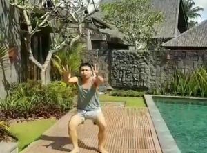 Kocak! Seperti Ini Olahraga Raditya Dika Saat Puasa