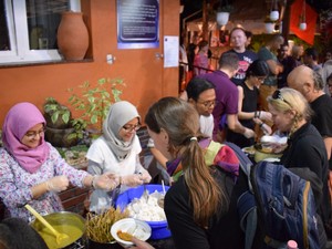 Mahasiswa RI di Polandia Kenalkan Ramadan & Kuliner Nusantara
