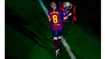 Pada musim terakhirnya, Iniesta sukses mempersembahkan juara Liga Spanyol. Foto: istimewa